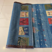 1980 SHIRAZ RUG 3’ 4” x 4’ 10” (MED.83)