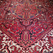 1950 PERSIAN HERIZ RUG 7’ 11” x 10’ 10” (LARG.FEA.42)