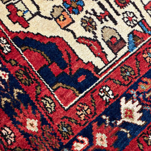 1940 PERSIAN HOSEYNABAD RUG 5’ 4” x 7’ 7” (MED.76)