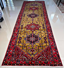 1960 PERSIAN HERIZ RUG 4’ 4” x 14’ (RUN.FEA.1492)