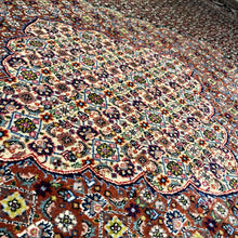 1970 PERSIAN TABRIZ RUG 8’ 8” x 10’ 7” (LAR.FEA.1144)