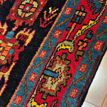 1950 PERSIAN BORUJERD RUG 4’ 7” x 6’ 5” (MED.FEA.49)