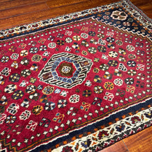 1950 PERSIAN SHIRAZ RUG 3’ 2” x 5’ (MED.277)