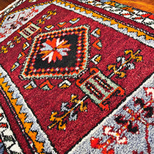 1940 PERSIAN HERIZ RUG 1’ 8” x 3’ 3” (SMA.FEA.207)