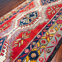 1950 PERSIAN SARAB RUG 3’ x 9’ 6” (RUN.FEA.175)