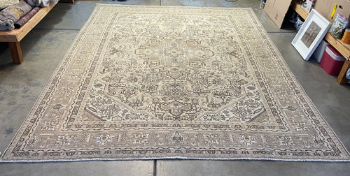 1970 PERSIAN TABRIZ RUG 9’ 7” x 12’ 10” (LAR.500)