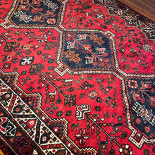 1950 PERSIAN SHIRAZ RUG 6’ 7” x 9’ 7” (LARG.21)