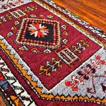 1940 PERSIAN HERIZ RUG 1’ 8” x 3’ 3” (SMA.FEA.207)