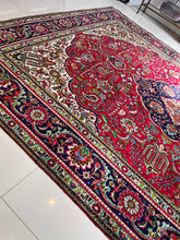 1970 PERSIAN TABRIZ RUG 8’ 5” x 11’ 3” (LAR.FEA.638)