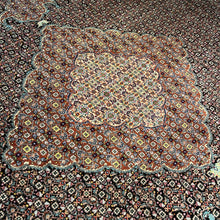 1970 PERSIAN TABRIZ RUG 8’ 8” x 10’ 7” (LAR.FEA.1144)