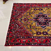 1960 PERSIAN HERIZ RUG 4’ 4” x 14’ (RUN.FEA.1492)