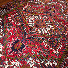 1950 PERSIAN HERIZ RUG 6’ 11” x 9’ 4” (LAR.FEA.438)