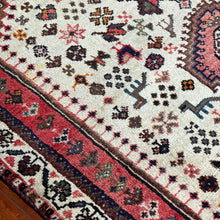 1950 PERSIAN SHIRAZ RUG 3’ 6” x 5’ (MED.272)