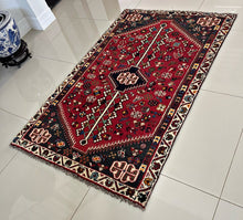 1950 SHIRAZ RUG 3’ 4” x 5’ 3” (MED.283)