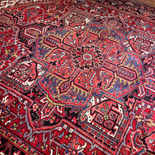 1950 PERSIAN HERIZ RUG 7’ 11” x 10’ 10” (LARG.FEA.42)