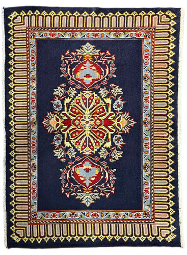 1970 KASHAN RUG 2’ 5” x 3’ 3” (SMA.FEA.5207)