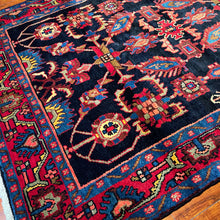 1950 PERSIAN BORUJERD RUG 4’ 7” x 6’ 5” (MED.FEA.49)