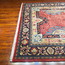 1970 PERSIAN SAROUK RUG 4’ 5” x 6’ 11” (MED.FEA.375)