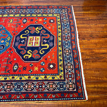 1930 CAUCASIAN SHIRVAN RUG 4’ 4” x 6’ 7” (MED.FEA.275)