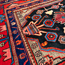 1950 PERSIAN NAHAVAND RUG 4’ 1” x 6’ 8” (MED.FEA.36)