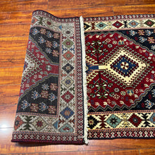 1950 PERSIAN SHIRAZ RUG 2’ 9” x 4’ 9” (MED.273)