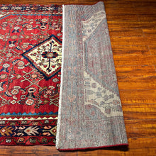 1940 PERSIAN HOSEYNABAD RUG 5’ 4” x 7’ 7” (MED.76)