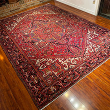 1950 PERSIAN HERIZ RUG 7’ 11” x 10’ 10” (LARG.FEA.42)