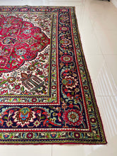 1970 PERSIAN TABRIZ RUG 8’ 5” x 11’ 3” (LAR.FEA.638)