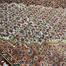 1970 PERSIAN TABRIZ RUG 8’ 8” x 10’ 7” (LAR.FEA.1144)