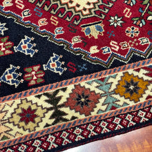 1950 PERSIAN SHIRAZ RUG 2’ 9” x 4’ 9” (MED.273)