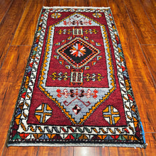 1940 PERSIAN HERIZ RUG 1’ 8” x 3’ 3” (SMA.FEA.207)