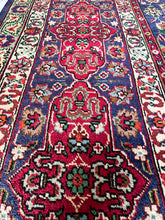 1970 PERSIAN TABRIZ RUG 9’ 9” x 12’ 11” (LAR.FEA.464)