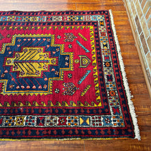 1950 PERSIAN HERIZ RUNNER RUG 3’ 10” x 14’ 5” (FEA.RUN.343)