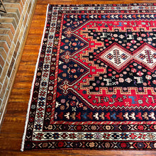 1940 PERSIAN AFSHAR RUG 5’ 5” x 7’ 1” (MED.FEA.83)