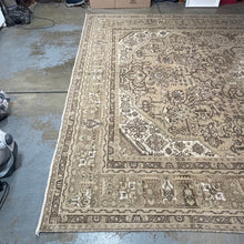 1970 PERSIAN TABRIZ RUG 9’ 7” x 12’ 10” (LAR.500)