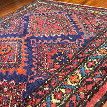 1960 PERSIAN HAMADAN RUG 3’ 6” x 6’ 6” (MED.160)