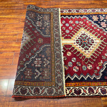 1950 PERSIAN SHIRAZ RUG 3’ 3” x 4’ 10” (MED.276)