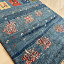 1980 SHIRAZ RUG 3’ 4” x 4’ 10” (MED.83)