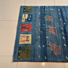 1980 SHIRAZ RUG 3’ 4” x 4’ 10” (MED.83)