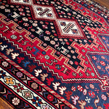 1940 PERSIAN AFSHAR RUG 5’ 5” x 7’ 1” (MED.FEA.83)