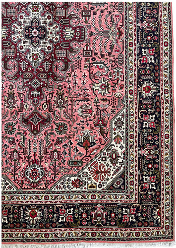 1970 TABRIZ RUG 6’ 7” x 9’ 8” (LARGE.FEA.602)