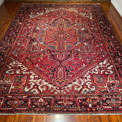 1950 PERSIAN HERIZ RUG 7’ 11” x 10’ 10” (LARG.FEA.42)