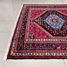 1970 TUYSERKAN RUG 4’ 4” x 4’ 2” (MED.FEA.6171)