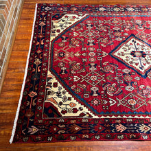 1940 PERSIAN HOSEYNABAD RUG 5’ 4” x 7’ 7” (MED.76)