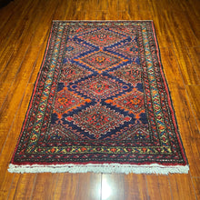 1960 PERSIAN HAMADAN RUG 3’ 6” x 6’ 6” (MED.160)