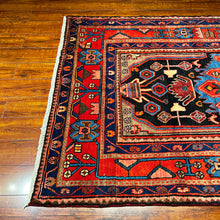 1950 PERSIAN NAHAVAND RUG 4’ 1” x 6’ 8” (MED.FEA.36)