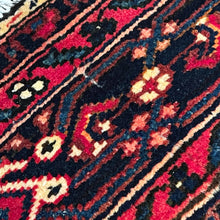 1940 PERSIAN HOSEYNABAD RUG 5’ 4” x 6’ 7” (MED.62)