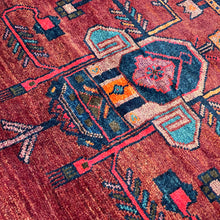 1940 PERSIAN LORI RUG 5’ 4” x 8’ 3” (MED.FEA.50)