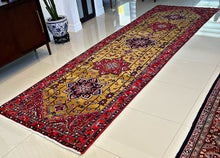 1960 PERSIAN HERIZ RUG 4’ 4” x 14’ (RUN.FEA.1492)