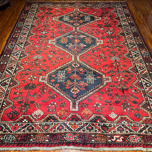 1950 PERSIAN SHIRAZ RUG 6’ 7” x 9’ 7” (LARG.21)